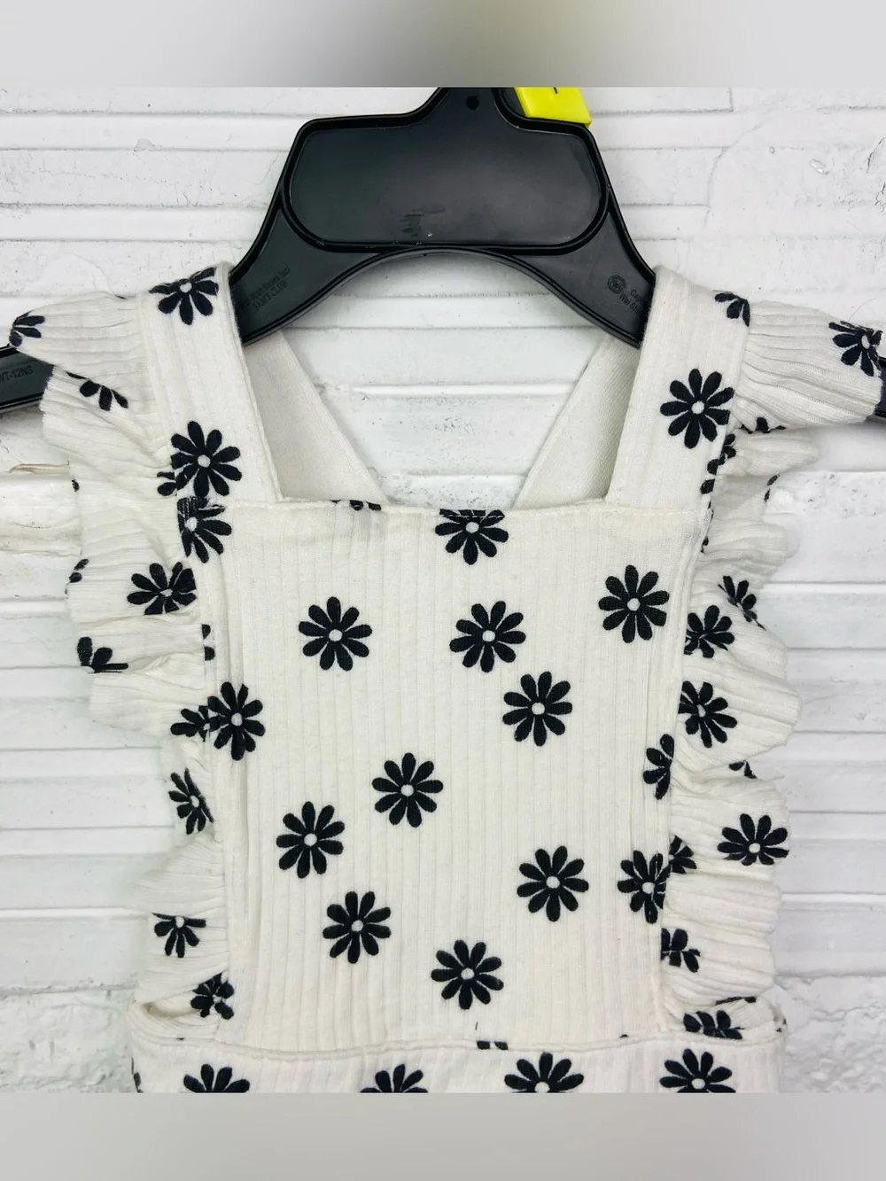 NWOT Cat & Jack White ribbed ruffle Floral Bubble Romper with Black Daisies 3-6M